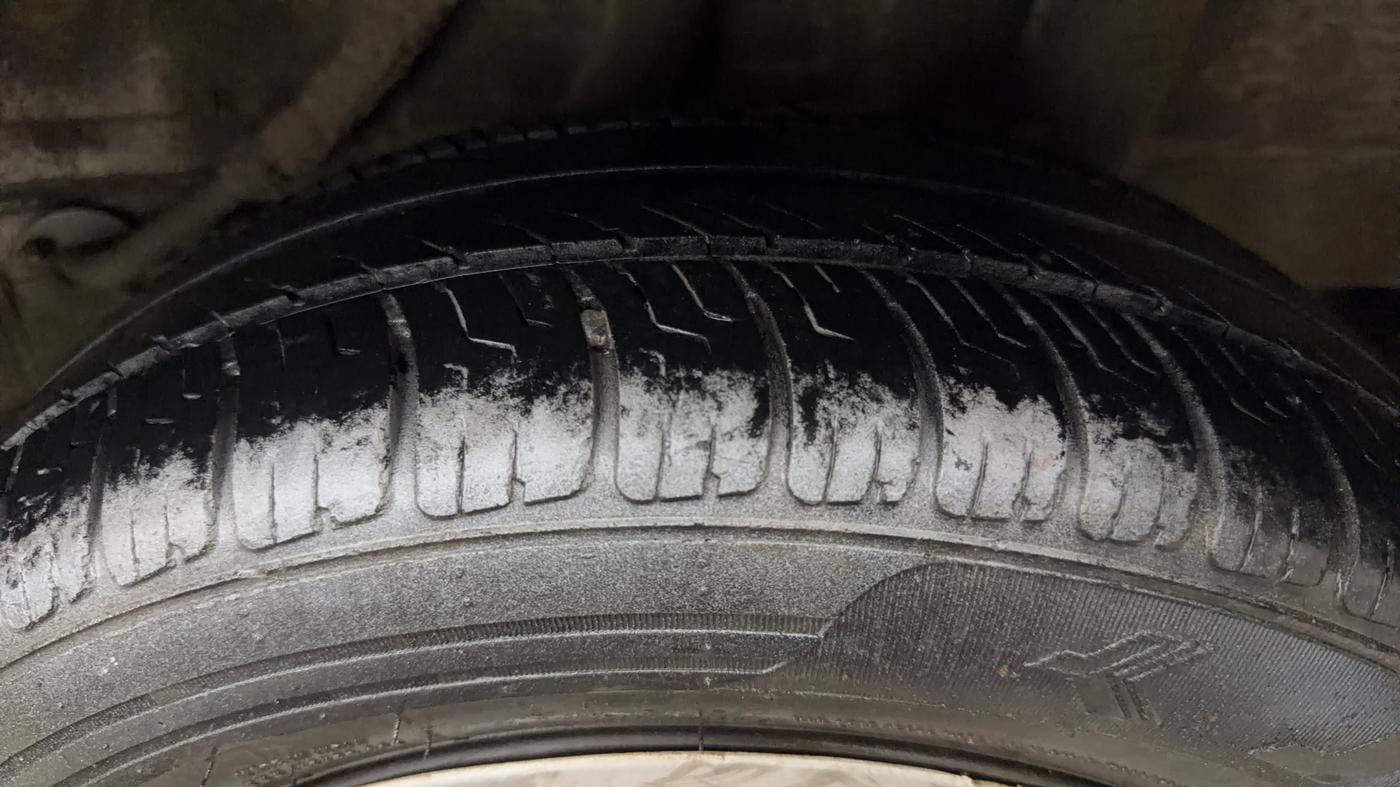 2015 Honda Brio S MT, Petrol, Manual, 92,576 km, Left Rear Tyre Tread