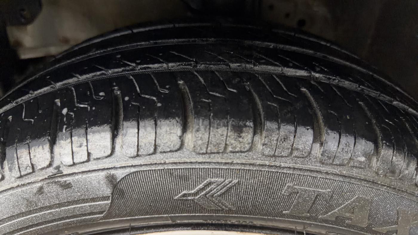 2015 Honda Brio S MT, Petrol, Manual, 92,576 km, Left Front Tyre Tread
