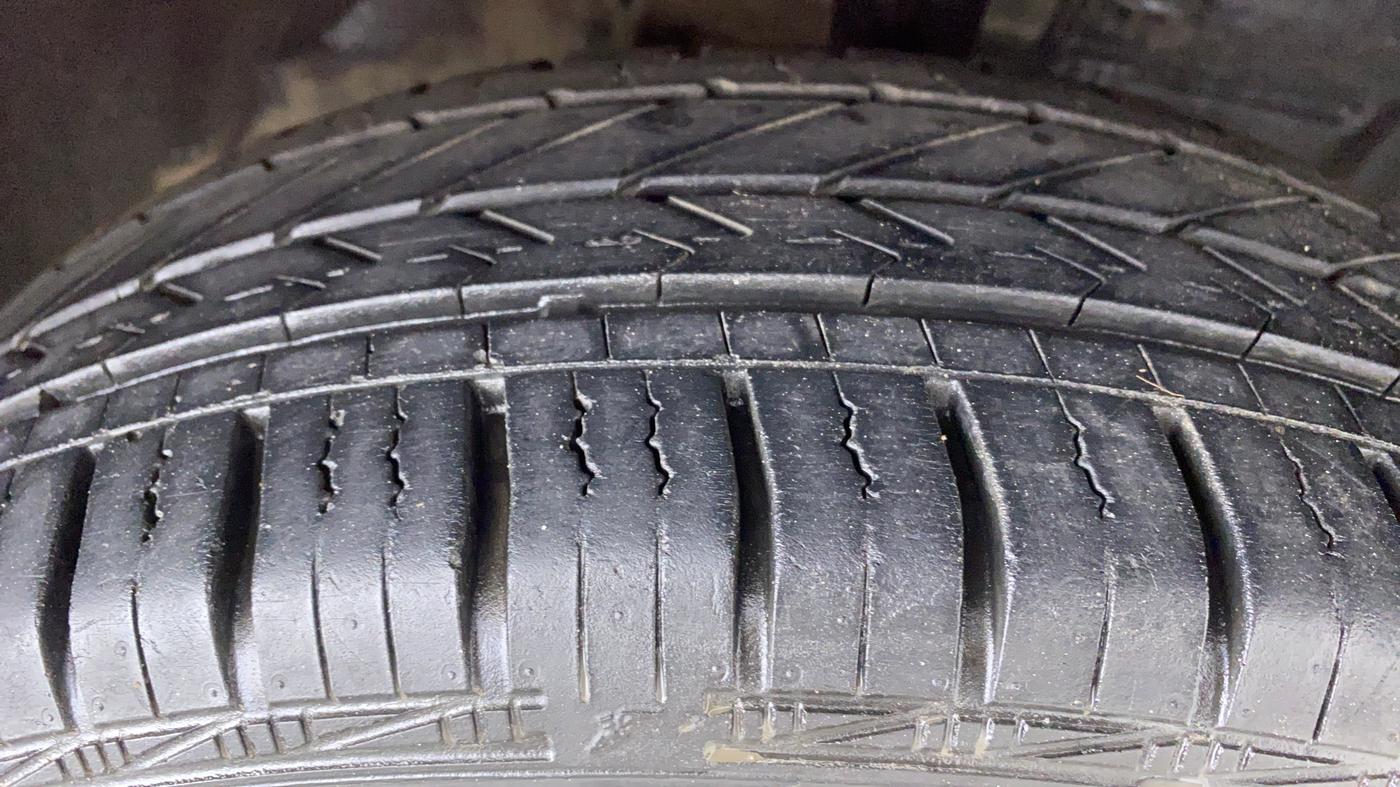 2012 Toyota Etios G, Petrol, Manual, 67,685 km, Right Front Tyre Tread