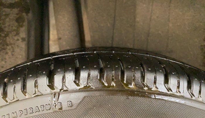 2019 Maruti Dzire VXI, Petrol, Manual, 17,726 km, Right Rear Tyre Tread