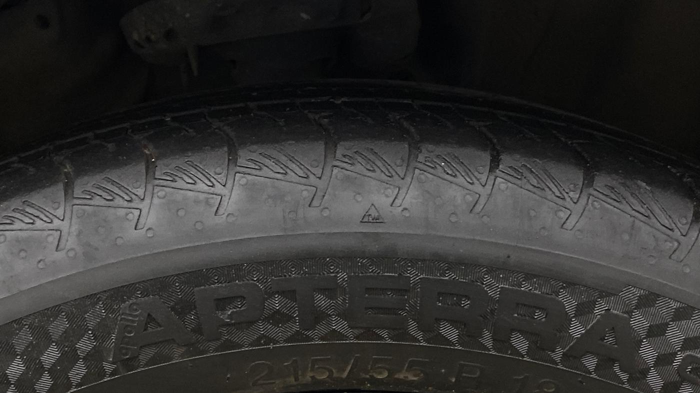 2022 Hyundai ALCAZAR 1.5 SIGNATURE (O) AT 7STR, Diesel, Automatic, 40,343 km, Right Front Tyre Tread