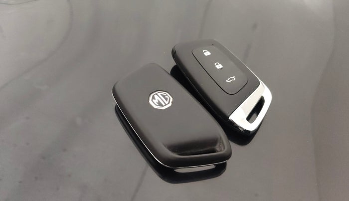 2021 MG HECTOR PLUS SHARP 1.5 PETROL TURBO CVT 6-STR, Petrol, Automatic, 31,545 km, Key Close Up