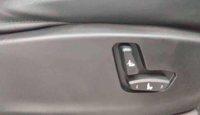 2021 MG HECTOR PLUS SHARP 1.5 PETROL TURBO CVT 6-STR, Petrol, Automatic, 31,545 km, Driver Side Adjustment Panel