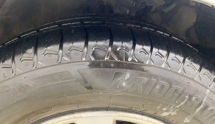 2013 Hyundai i20 SPORTZ 1.4 CRDI, Diesel, Manual, 1,05,964 km, Right Front Tyre Tread