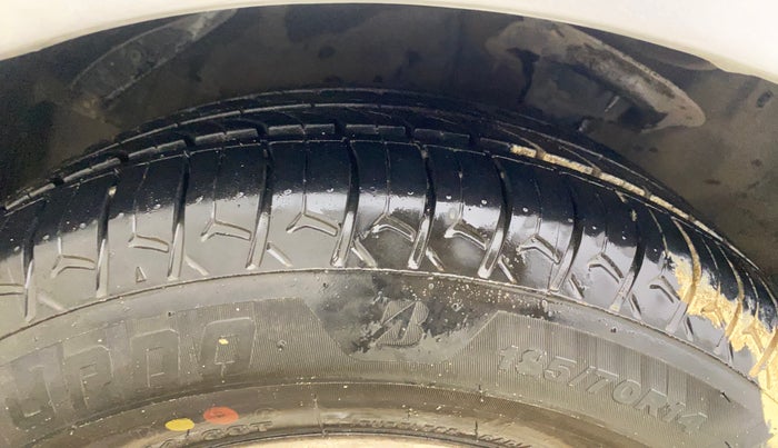 2013 Hyundai i20 SPORTZ 1.4 CRDI, Diesel, Manual, 1,05,964 km, Left Front Tyre Tread