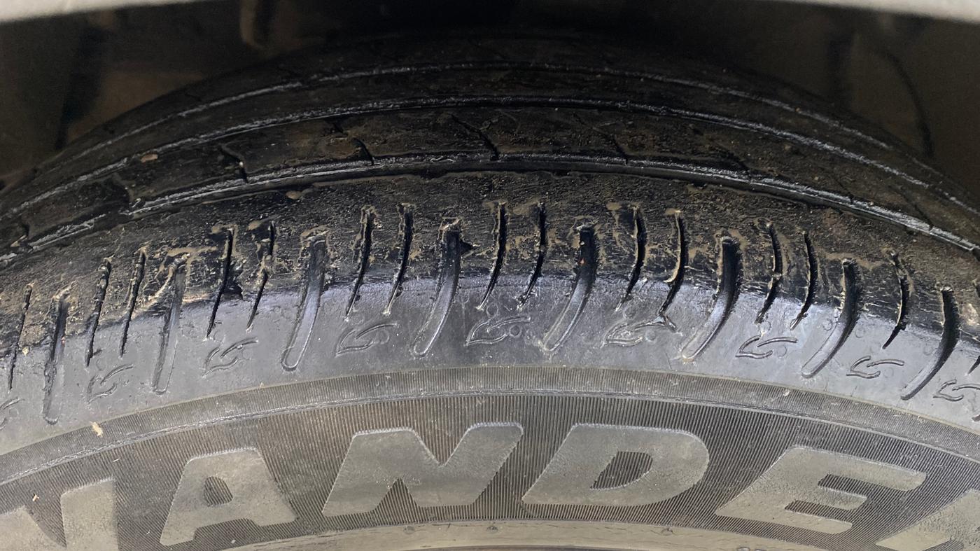 2022 Mahindra XUV300 W8 (O) 1.5 DIESEL AMT, Diesel, Automatic, 86,532 km, Left Front Tyre Tread