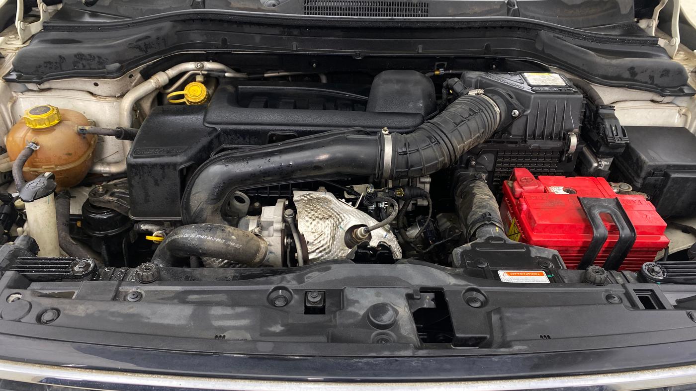 2022 Mahindra XUV300 W8 (O) 1.5 DIESEL AMT, Diesel, Automatic, 86,532 km, Engine View