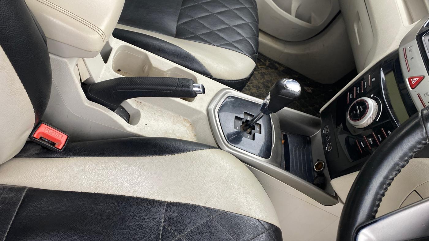 2022 Mahindra XUV300 W8 (O) 1.5 DIESEL AMT, Diesel, Automatic, 86,532 km, Gear Lever