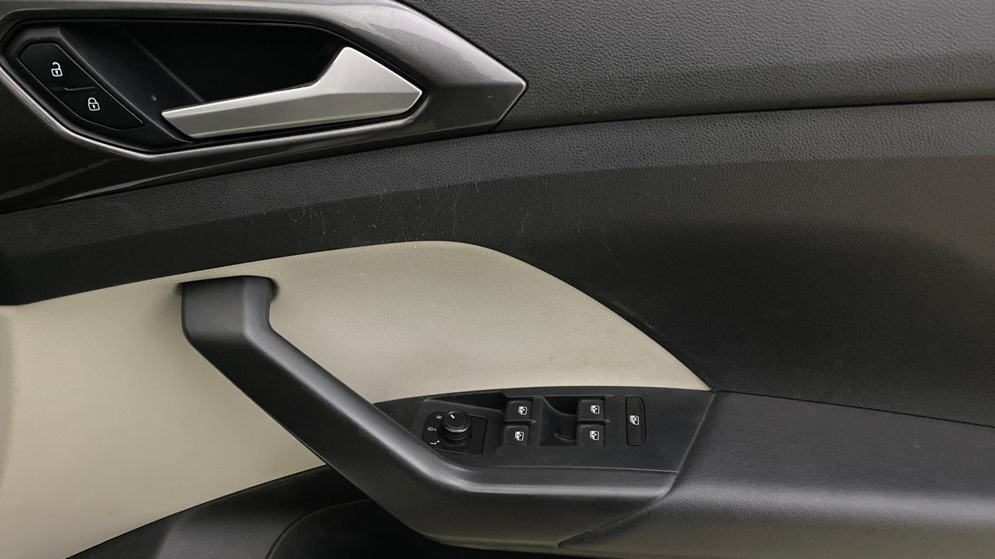 2022 Volkswagen TAIGUN TOPLINE 1.0 TSI AT, Petrol, Automatic, 38,551 km, Driver Side Door Panels Control