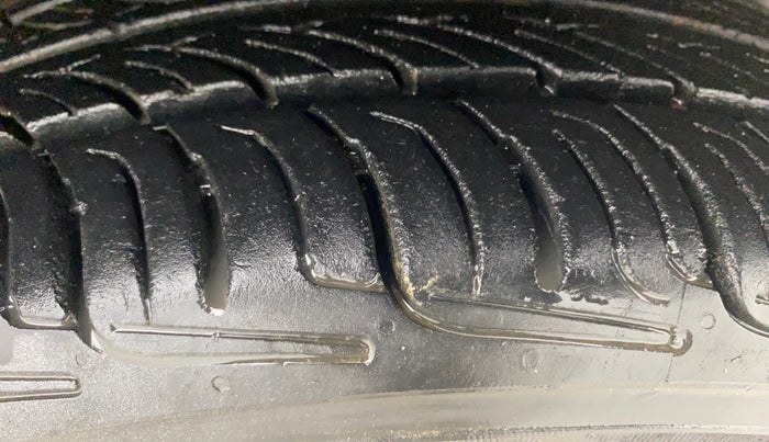 2014 Chevrolet Beat LT PETROL, Petrol, Manual, 52,860 km, Right Front Tyre Tread