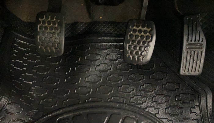 2014 Chevrolet Beat LT PETROL, Petrol, Manual, 52,860 km, Pedals