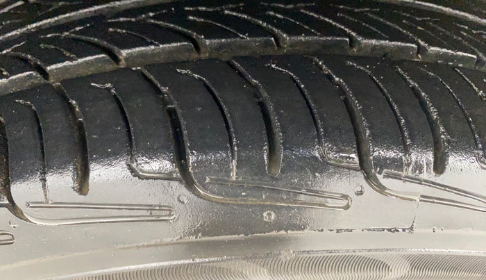 2014 Chevrolet Beat LT PETROL, Petrol, Manual, 52,860 km, Left Front Tyre Tread