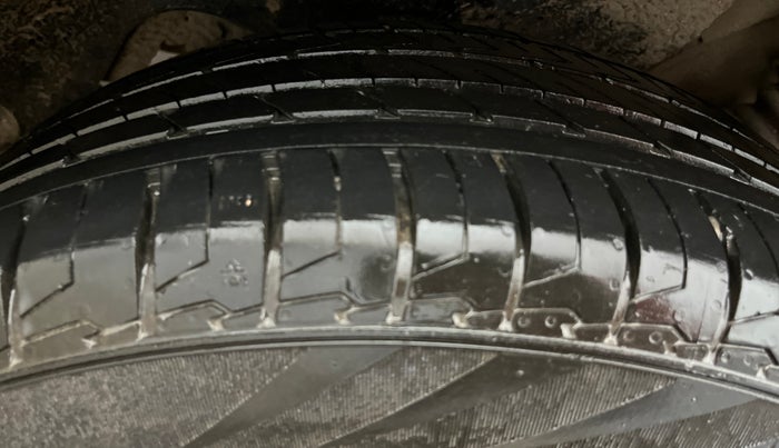 2021 KIA SELTOS HTE 1.5 PETROL, CNG, Manual, 60,780 km, Left Rear Tyre Tread