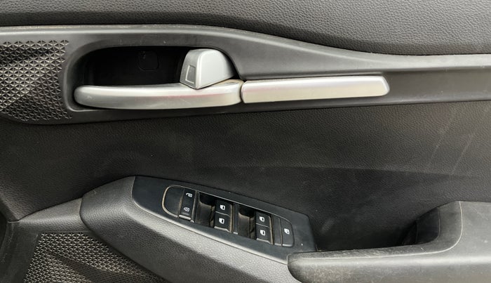 2021 KIA SELTOS HTE 1.5 PETROL, CNG, Manual, 60,780 km, Driver Side Door Panels Control
