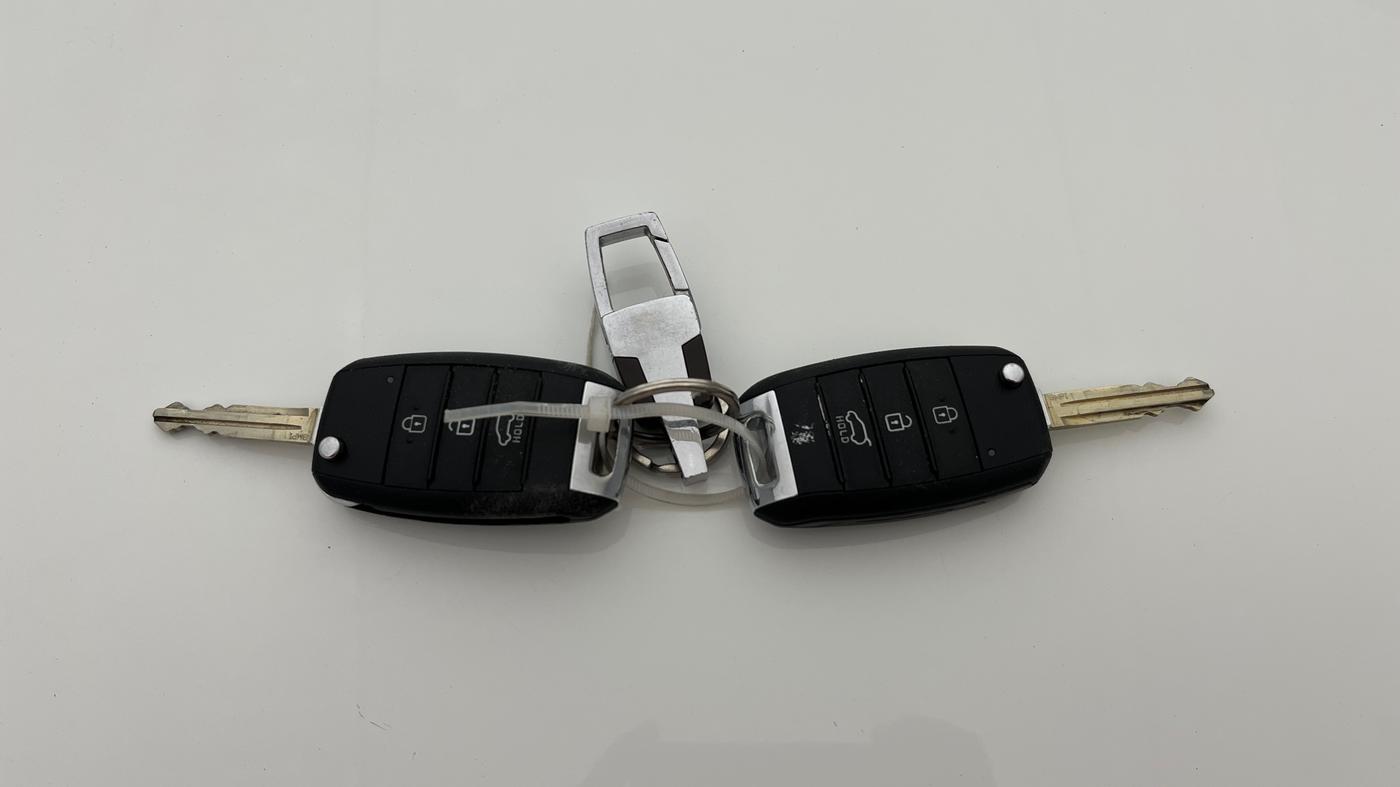 2021 KIA SELTOS HTE 1.5 PETROL, CNG, Manual, 60,780 km, Key Close Up