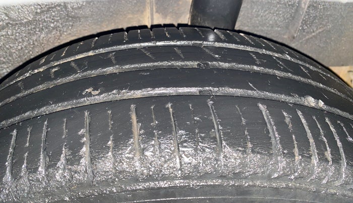 2021 Renault TRIBER RXZ, Petrol, Manual, 32,773 km, Left Rear Tyre Tread