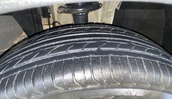 2021 Renault TRIBER RXZ, Petrol, Manual, 32,773 km, Right Front Tyre Tread