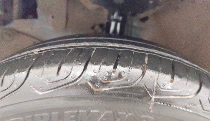 2013 Honda Brio S MT, Petrol, Manual, 41,936 km, Left Front Tyre Tread