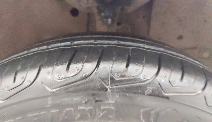 2013 Honda Brio S MT, Petrol, Manual, 41,936 km, Right Front Tyre Tread