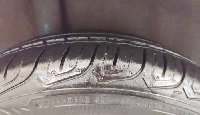 2013 Honda Brio S MT, Petrol, Manual, 41,936 km, Right Rear Tyre Tread