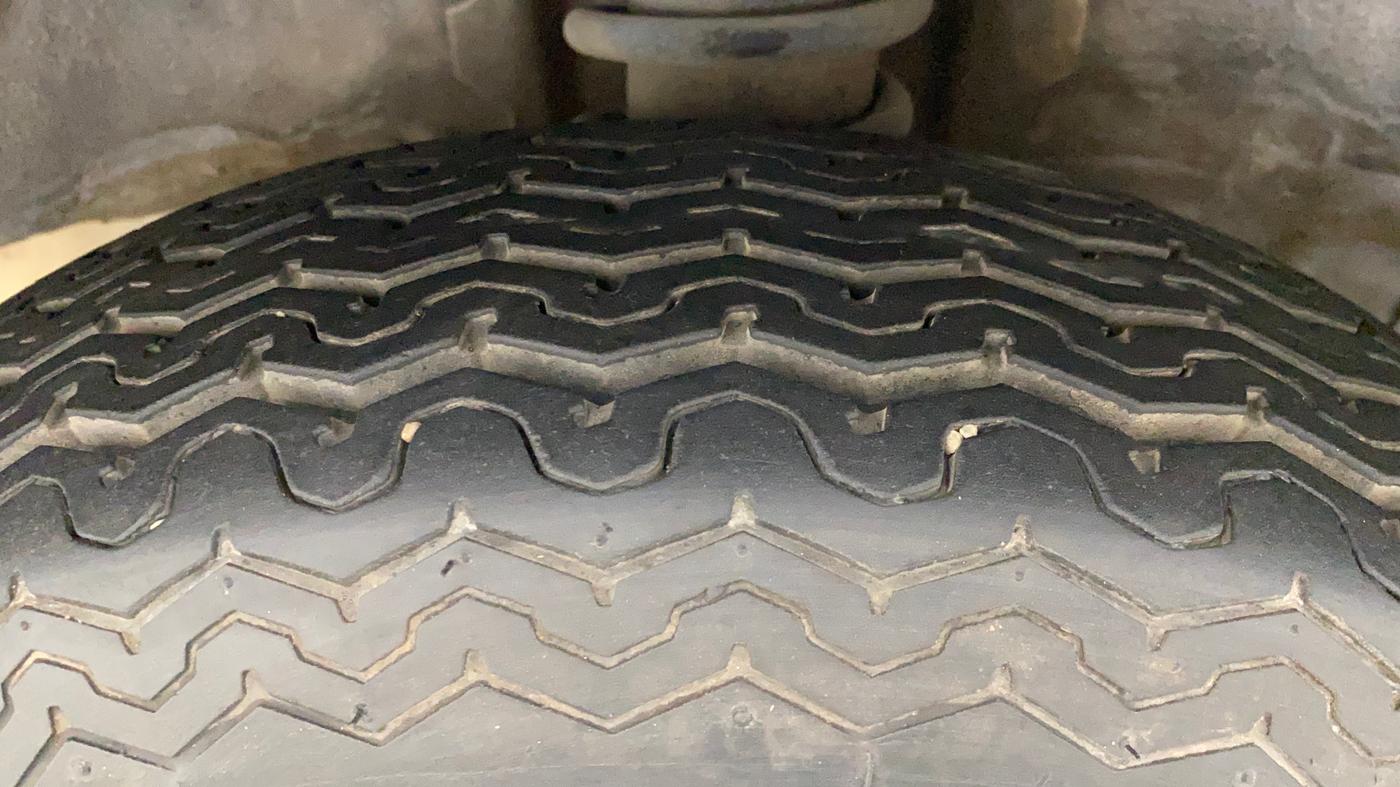 2017 Maruti OMNI E 8 STR, Petrol, Manual, 46,489 km, Left Front Tyre Tread