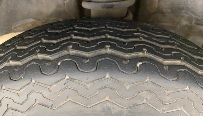 2017 Maruti OMNI E 8 STR, Petrol, Manual, 46,489 km, Left Front Tyre Tread