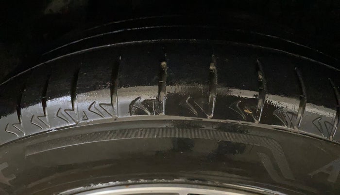 2017 Hyundai Creta SX PLUS 1.6 PETROL SPECIAL EDITION, Petrol, Manual, 1,15,075 km, Right Rear Tyre Tread