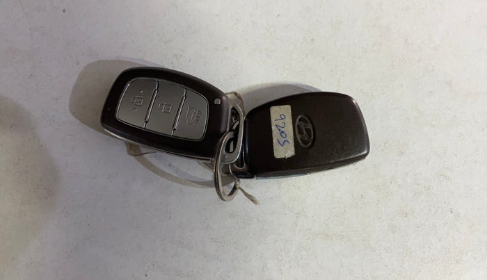 2017 Hyundai Creta SX PLUS 1.6 PETROL SPECIAL EDITION, Petrol, Manual, 1,15,075 km, Key Close Up