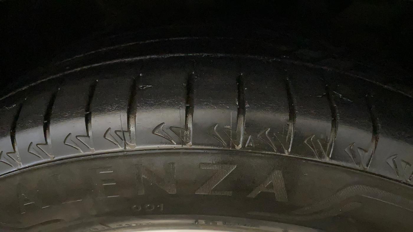 2017 Hyundai Creta SX PLUS 1.6 PETROL SPECIAL EDITION, Petrol, Manual, 1,15,075 km, Right Front Tyre Tread