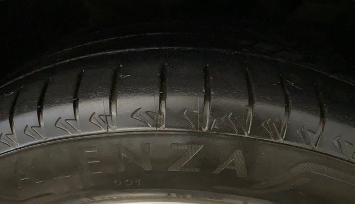 2017 Hyundai Creta SX PLUS 1.6 PETROL SPECIAL EDITION, Petrol, Manual, 1,15,075 km, Right Front Tyre Tread