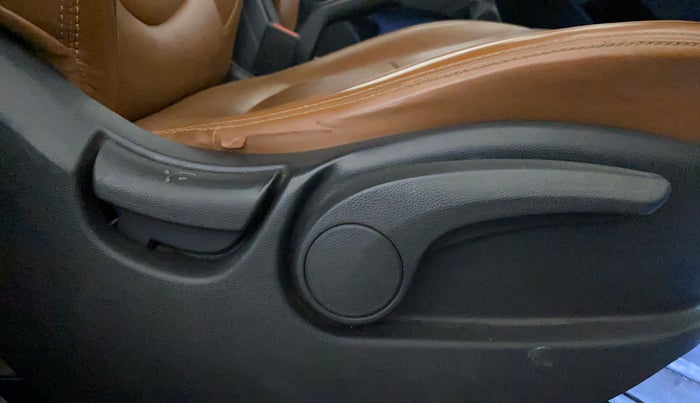 2017 Hyundai Creta SX PLUS 1.6 PETROL SPECIAL EDITION, Petrol, Manual, 1,15,075 km, Driver Side Adjustment Panel