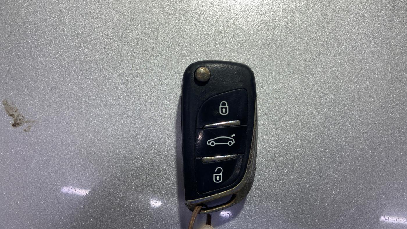 2013 Honda Brio S MT, Petrol, Manual, 94,567 km, Key Close Up
