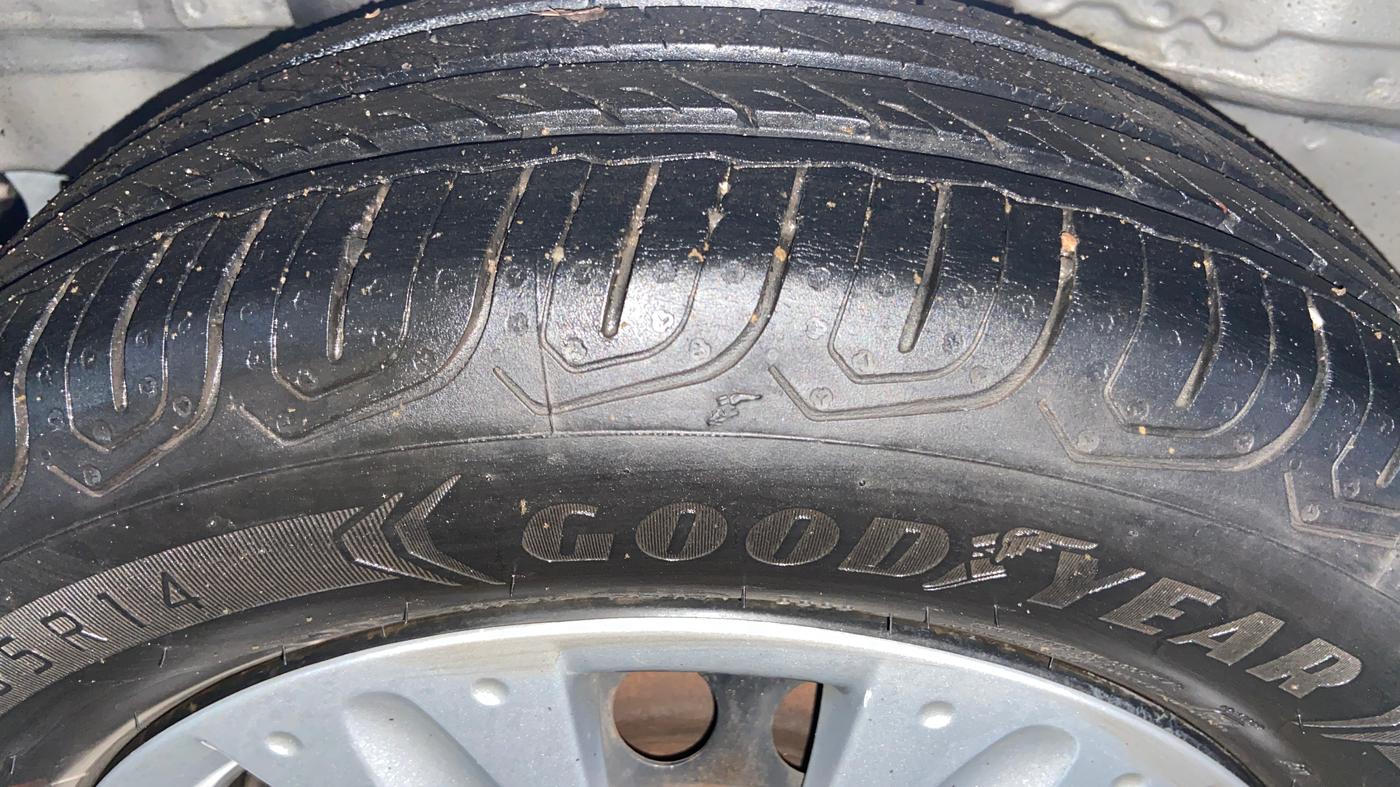 2013 Honda Brio S MT, Petrol, Manual, 94,567 km, Right Rear Tyre Tread
