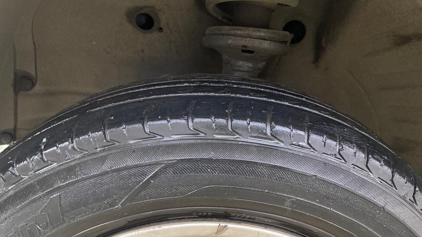 2013 Maruti Wagon R 1.0 LXI CNG, CNG, Manual, 52,226 km, Left Front Tyre Tread