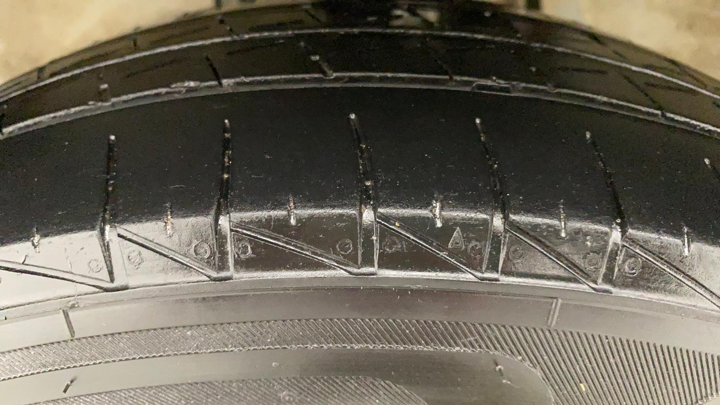 2021 Maruti Alto LXI, Petrol, Manual, 3,954 km, Left Front Tyre Tread