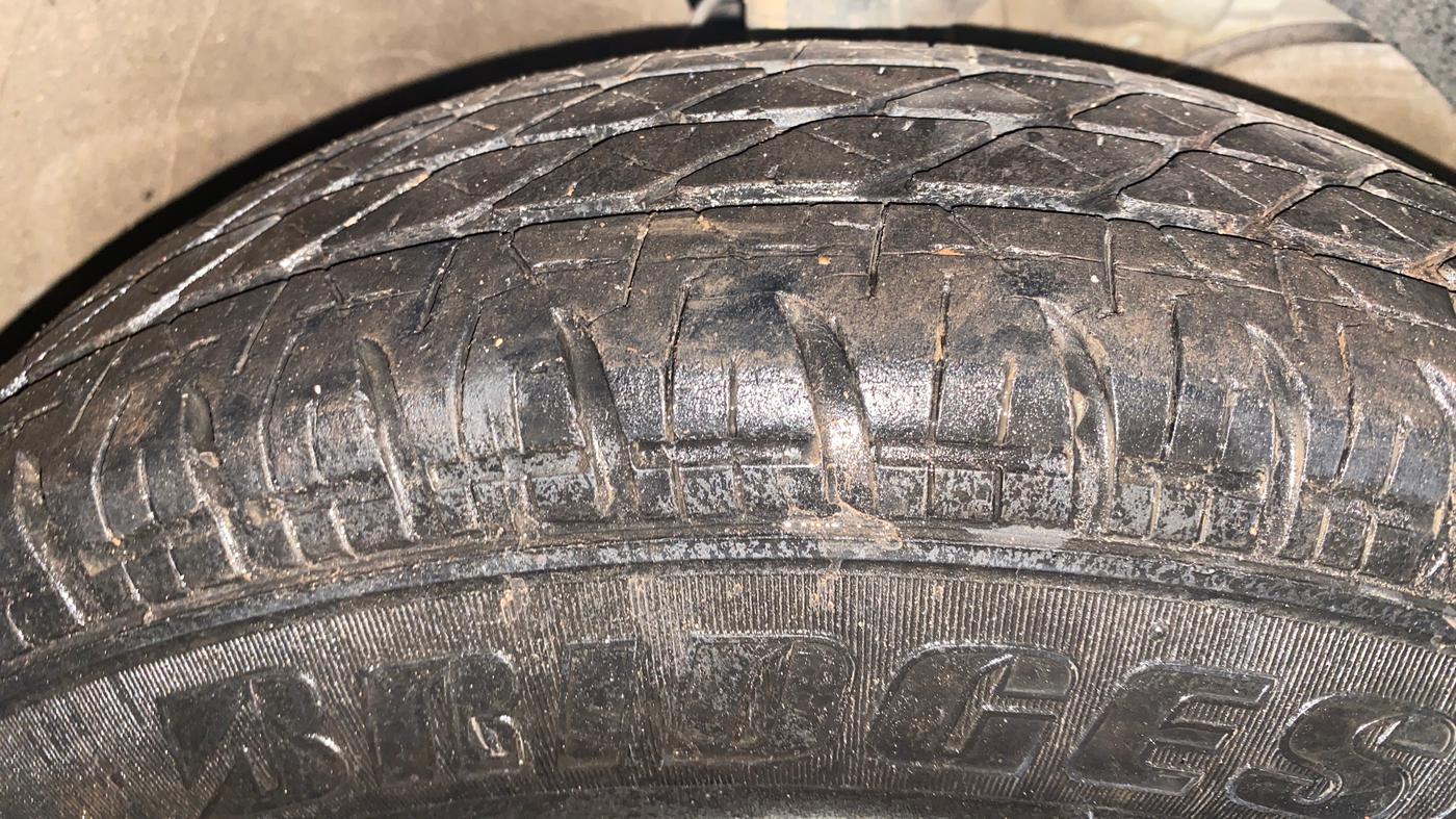 2018 Maruti Swift VXI AMT, Petrol, Automatic, 35,277 km, Right Front Tyre Tread