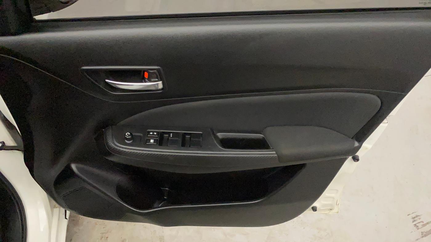 2018 Maruti Swift VXI AMT, Petrol, Automatic, 35,277 km, Driver Side Door Panels Control