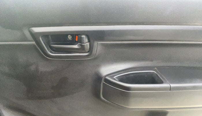 2020 Maruti S PRESSO VXI CNG, CNG, Manual, 75,908 km, Driver Side Door Panels Control