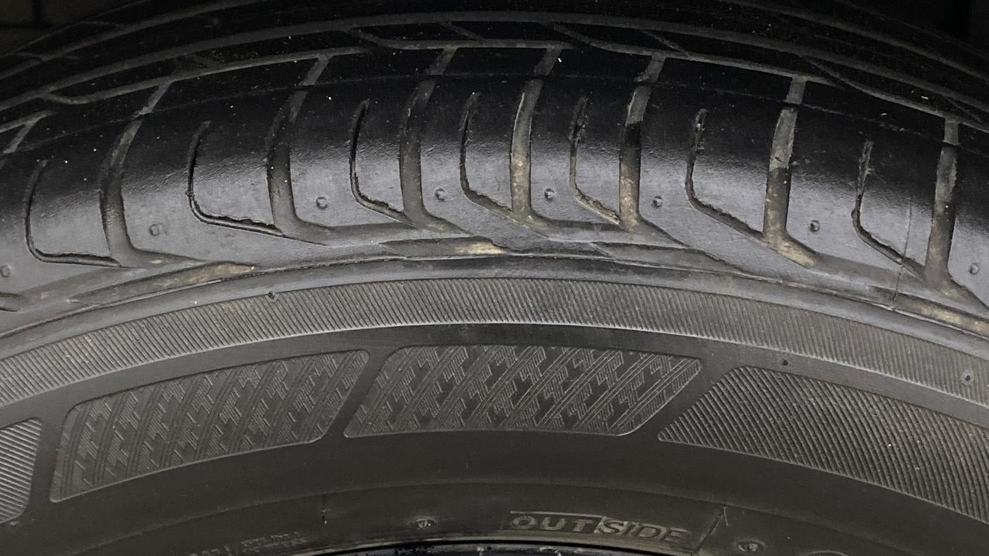 2024 Tata NEXON CREATIVE+ AMT 1.2 PETROL, Petrol, Automatic, 33,697 km, Left Front Tyre Tread