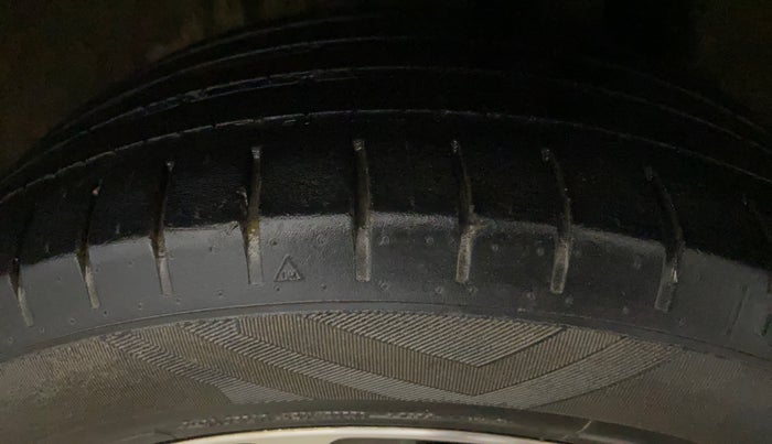 2019 Maruti Ciaz ALPHA  AT 1.5 SHVS PETROL, Petrol, Automatic, 90,128 km, Left Rear Tyre Tread