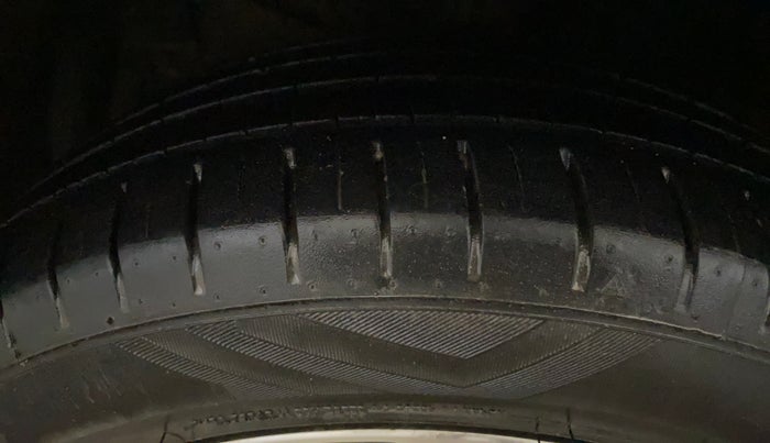 2019 Maruti Ciaz ALPHA  AT 1.5 SHVS PETROL, Petrol, Automatic, 90,128 km, Left Front Tyre Tread