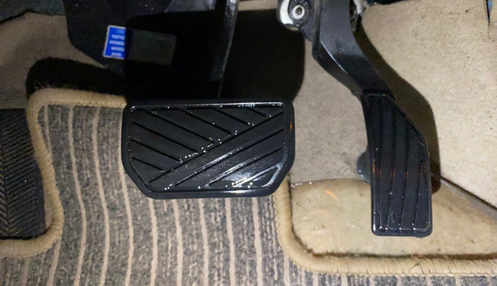 2019 Maruti Ciaz ALPHA  AT 1.5 SHVS PETROL, Petrol, Automatic, 90,128 km, Pedals