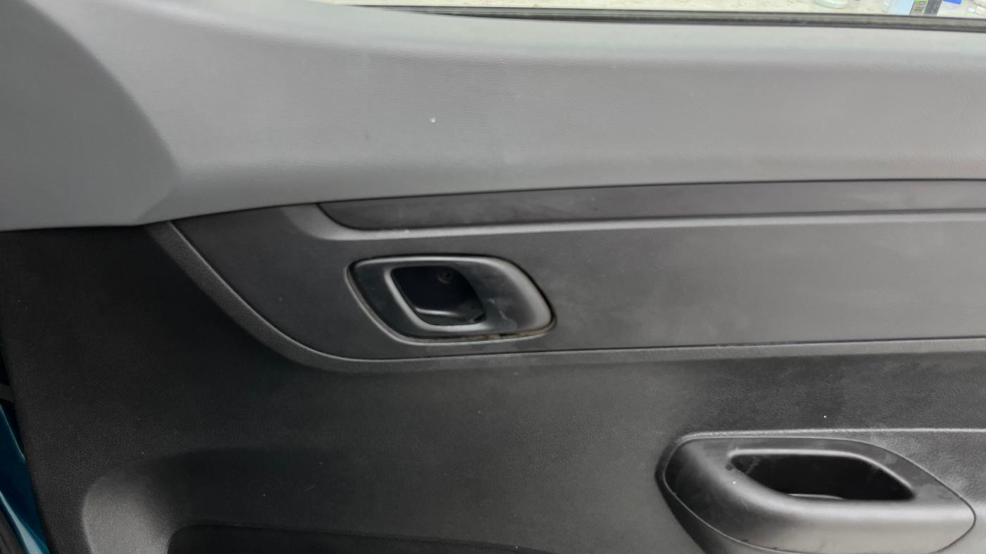 2020 Renault Kwid RXT 1.0 (O), Petrol, Manual, 46,624 km, Driver Side Door Panels Control
