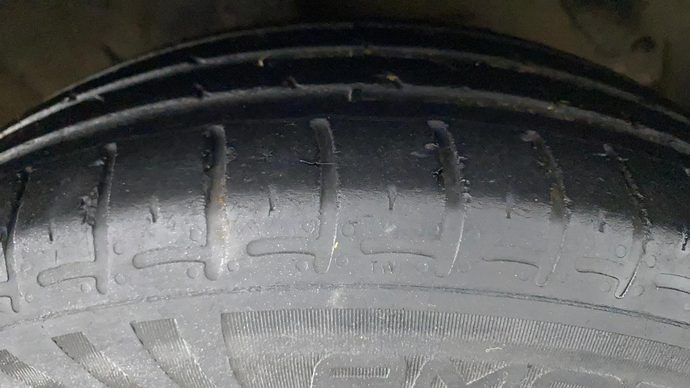 2021 Hyundai AURA S 1.2 CNG, CNG, Manual, 66,390 km, Right Front Tyre Tread