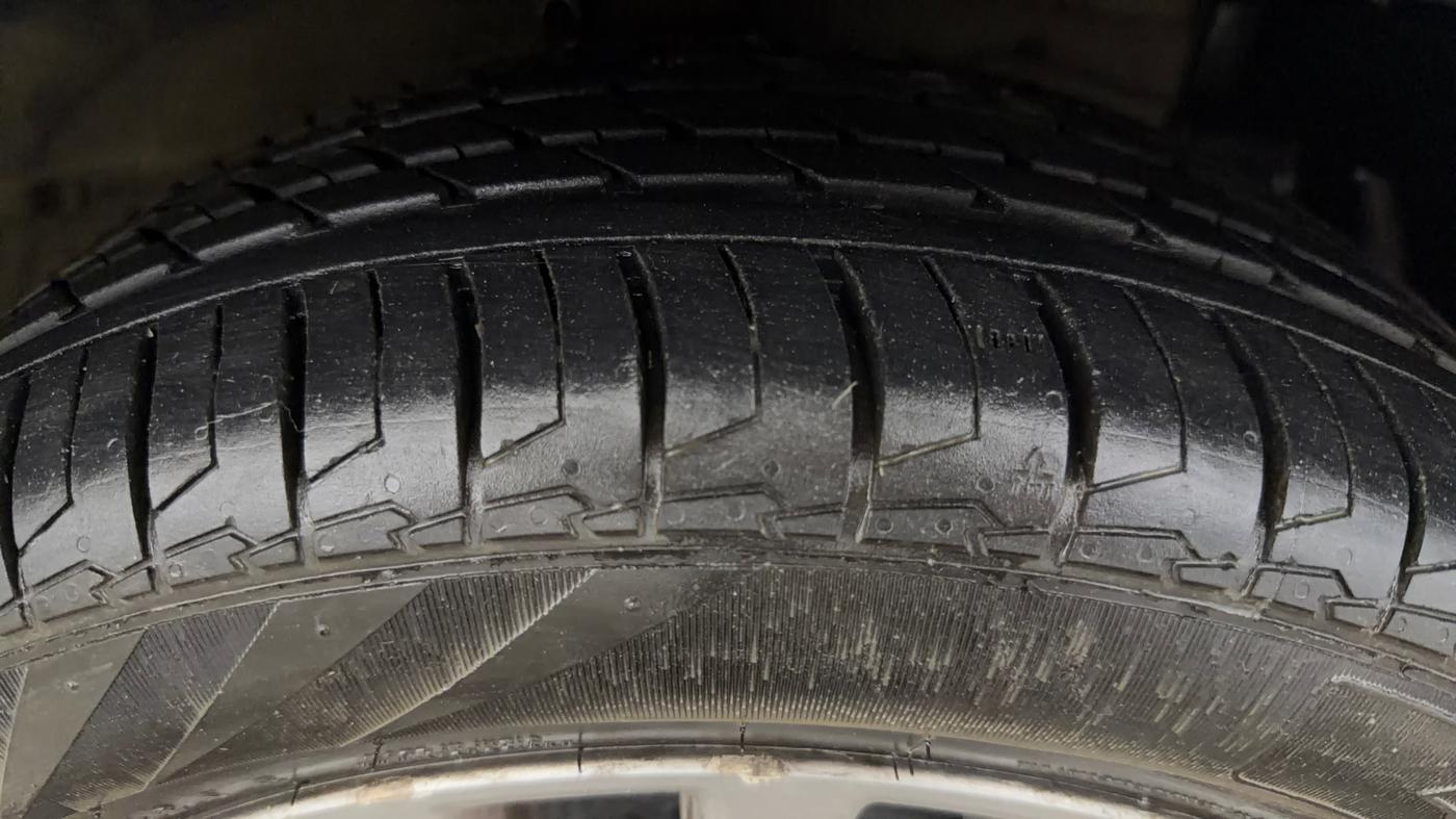 2015 Maruti Ciaz ZXI, Petrol, Manual, 61,067 km, Right Front Tyre Tread