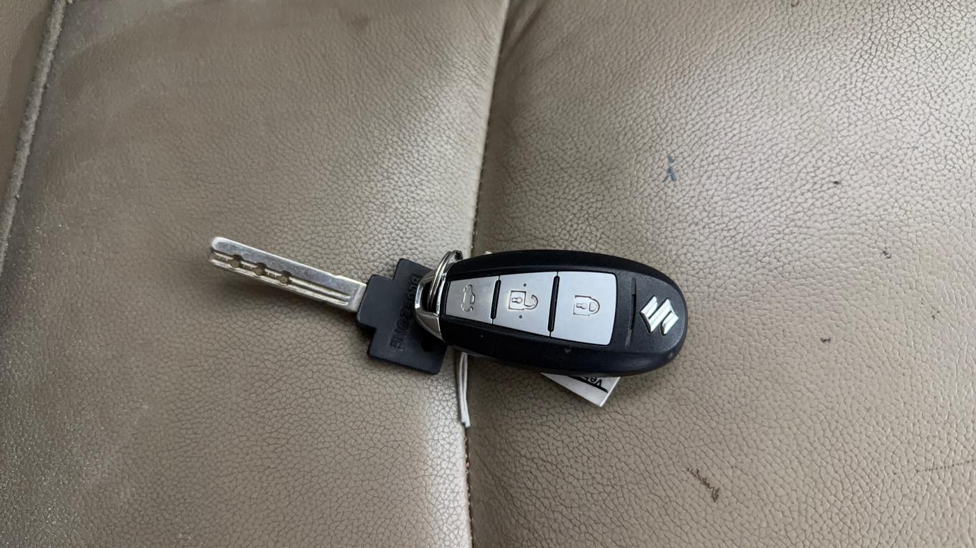 2015 Maruti Ciaz ZXI, Petrol, Manual, 61,067 km, Key Close Up