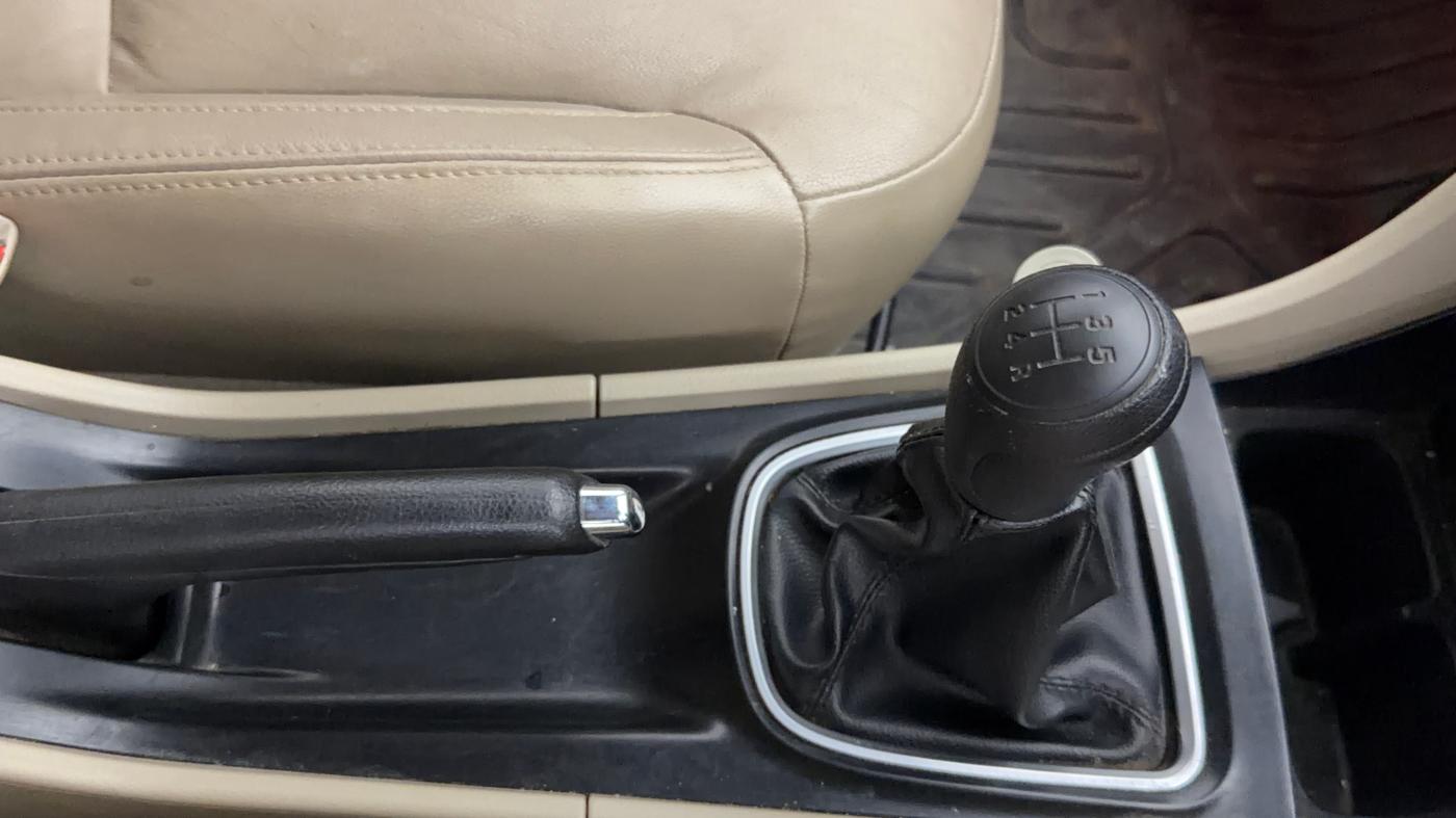 2015 Maruti Ciaz ZXI, Petrol, Manual, 61,067 km, Gear Lever