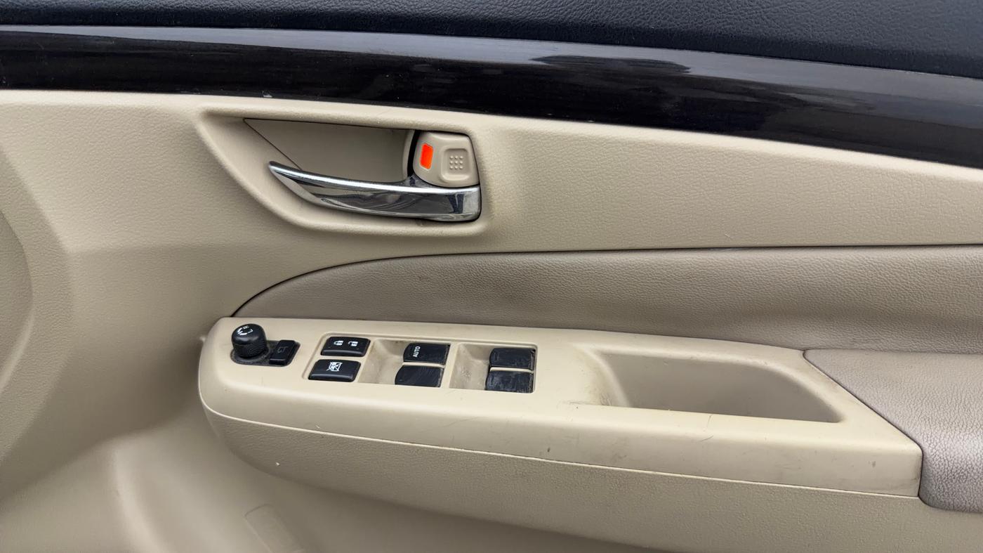 2015 Maruti Ciaz ZXI, Petrol, Manual, 61,067 km, Driver Side Door Panels Control