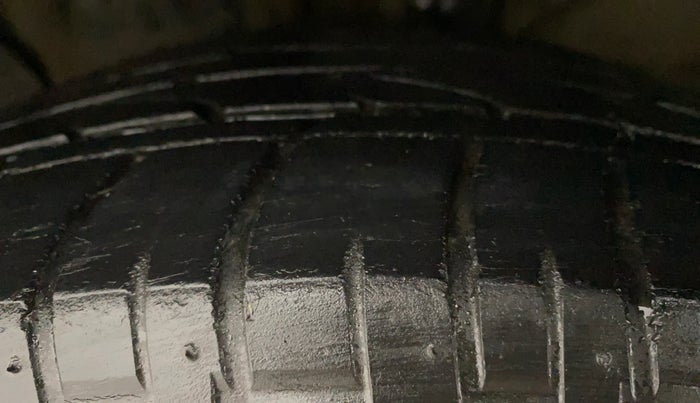 2017 Hyundai Creta SX PLUS AT 1.6 PETROL, Petrol, Automatic, 1,07,329 km, Left Front Tyre Tread