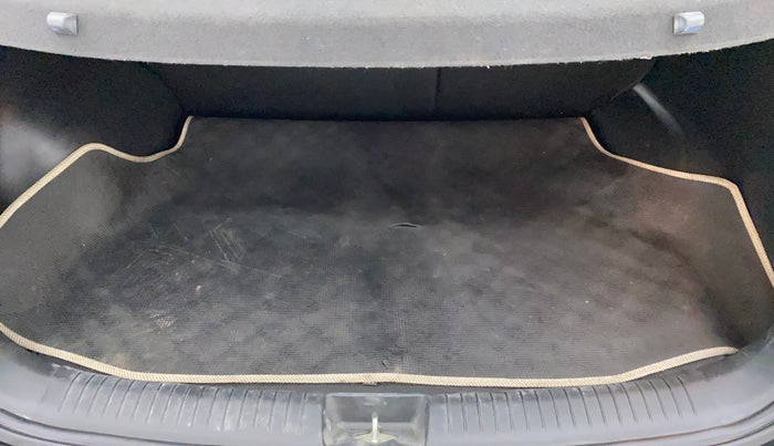 2017 Hyundai Creta SX PLUS AT 1.6 PETROL, Petrol, Automatic, 1,07,329 km, Boot Inside